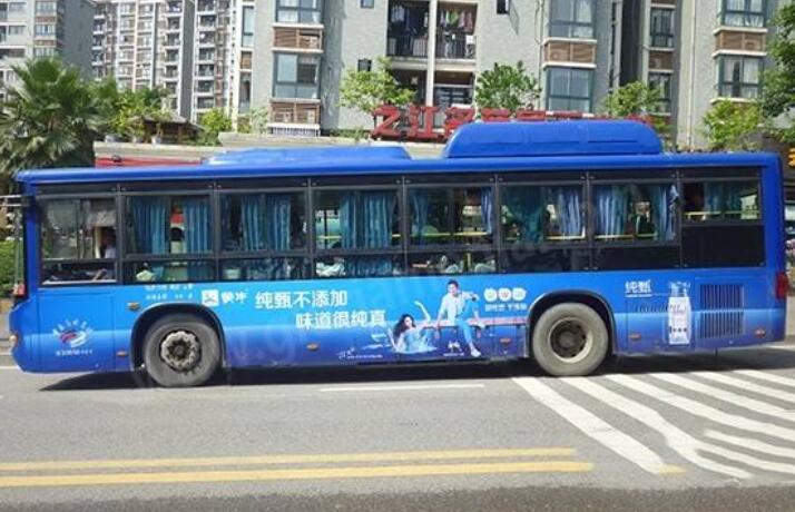重慶公交車(chē)身廣告
