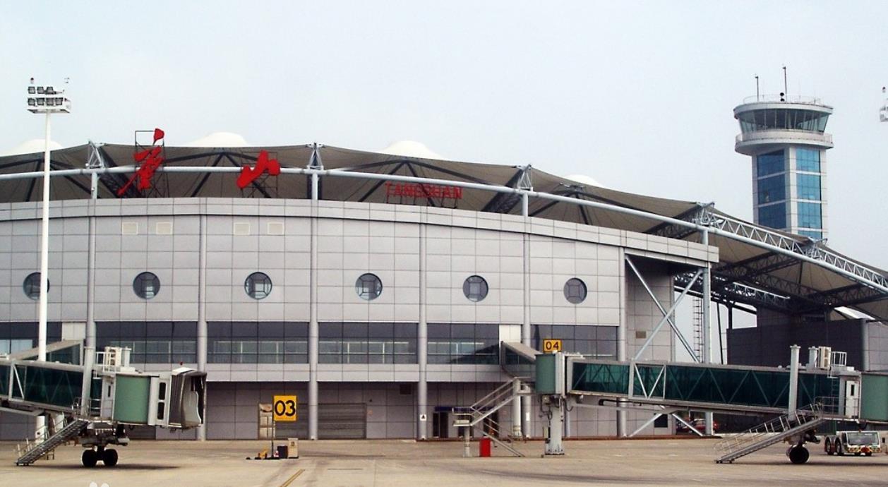 唐山三女河機(jī)場廣告