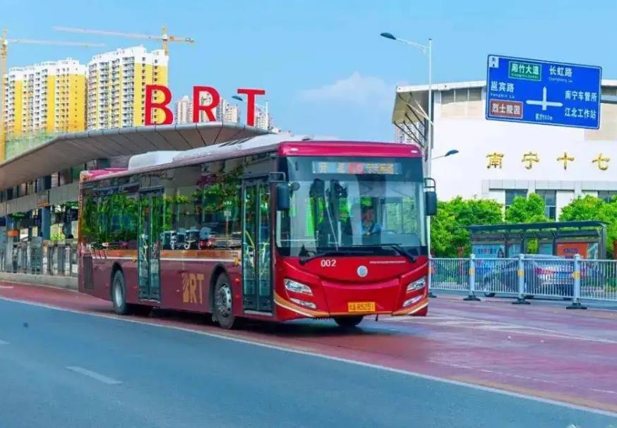 南寧公交車(chē)身廣告