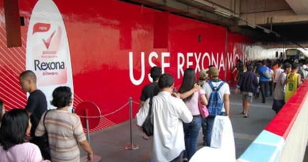 馬尼拉地鐵站廣告