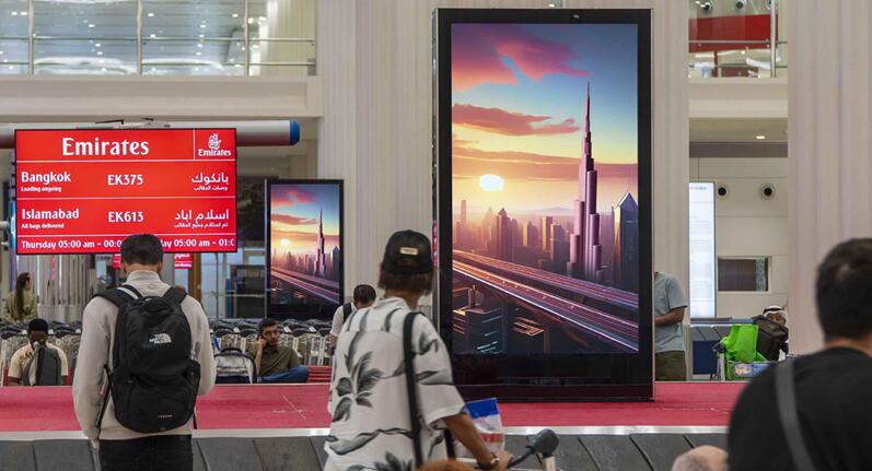 迪拜國際機場到達(dá)廣告